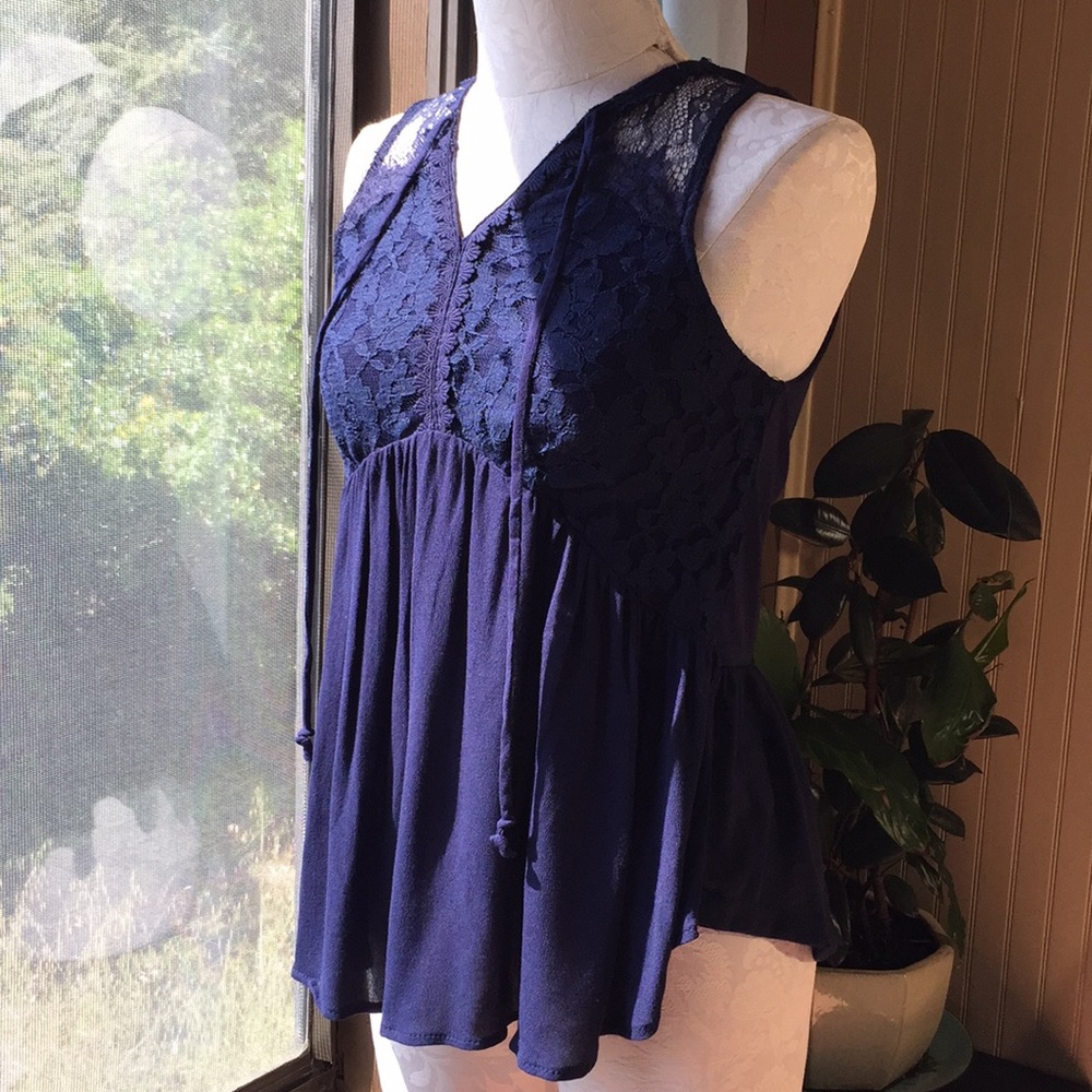 Arizona jean co blue flowey tank top size large lace detail tie front